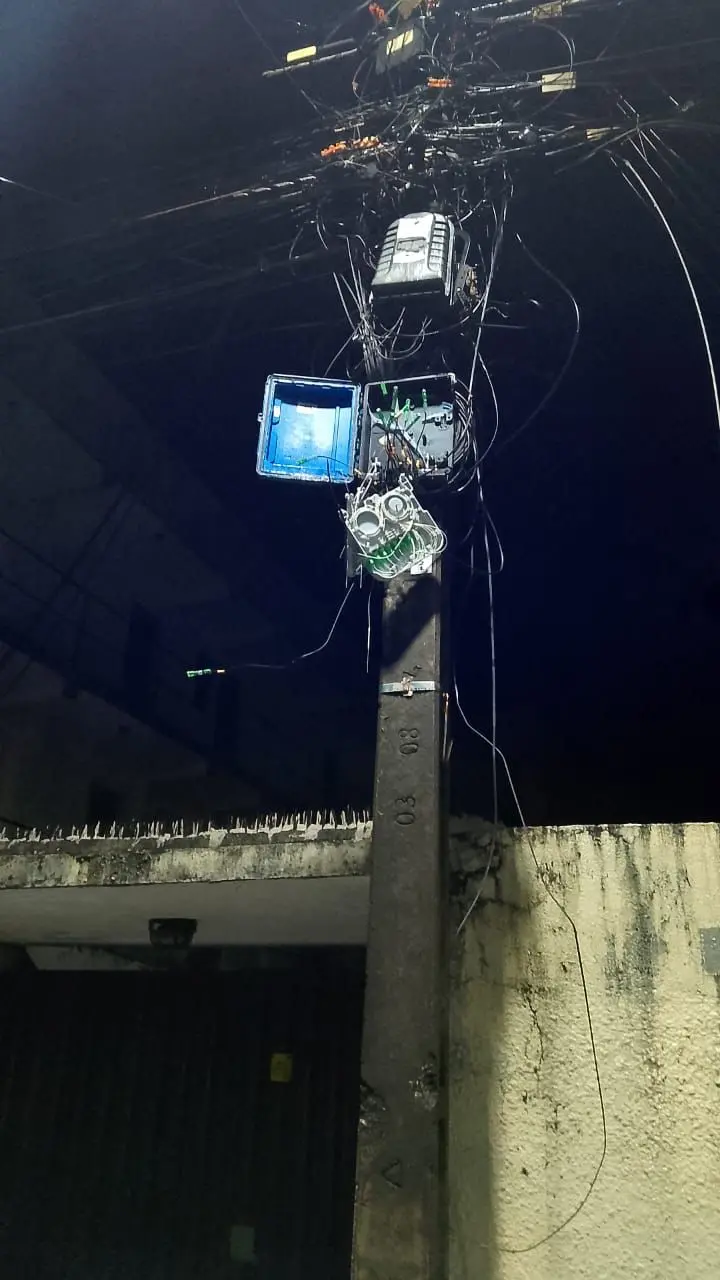 Fiação foi cortada no Pecém, na noite da última quarta-feira (26), e moradores ficaram sem internet, na quinta (27)
