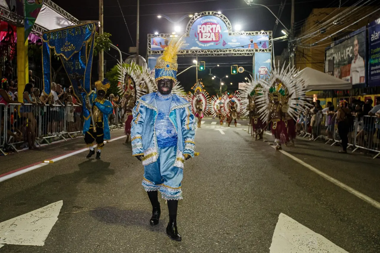 Avenida Domingos Olímpio recebe desfiles de 14 Maracatus no Carnaval 2025