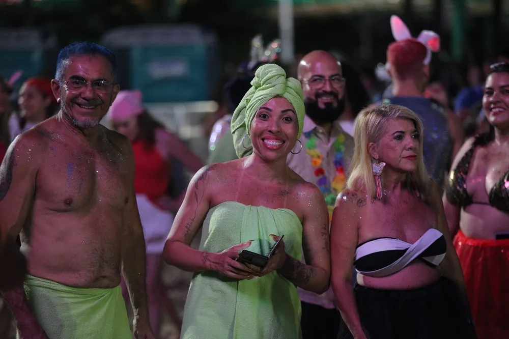 Público no Aterrinho da Praia de Iracema