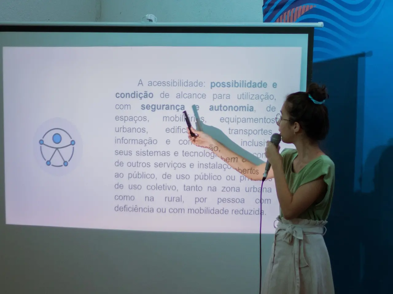 Capacitação cultural para mulheres inclui temas como acessibilidade, mídias sociais e produção