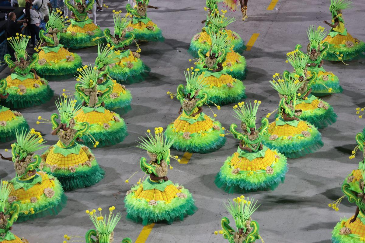 Baianas da escola de samba Acadêmicos de Niterói, que venceu a Série Ouro do Carnaval do Rio de Janeiro