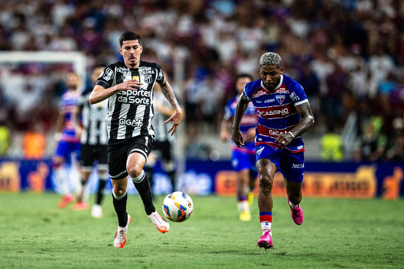 Atletas de Ceará e Fortaleza em ação no Clássico-Rei