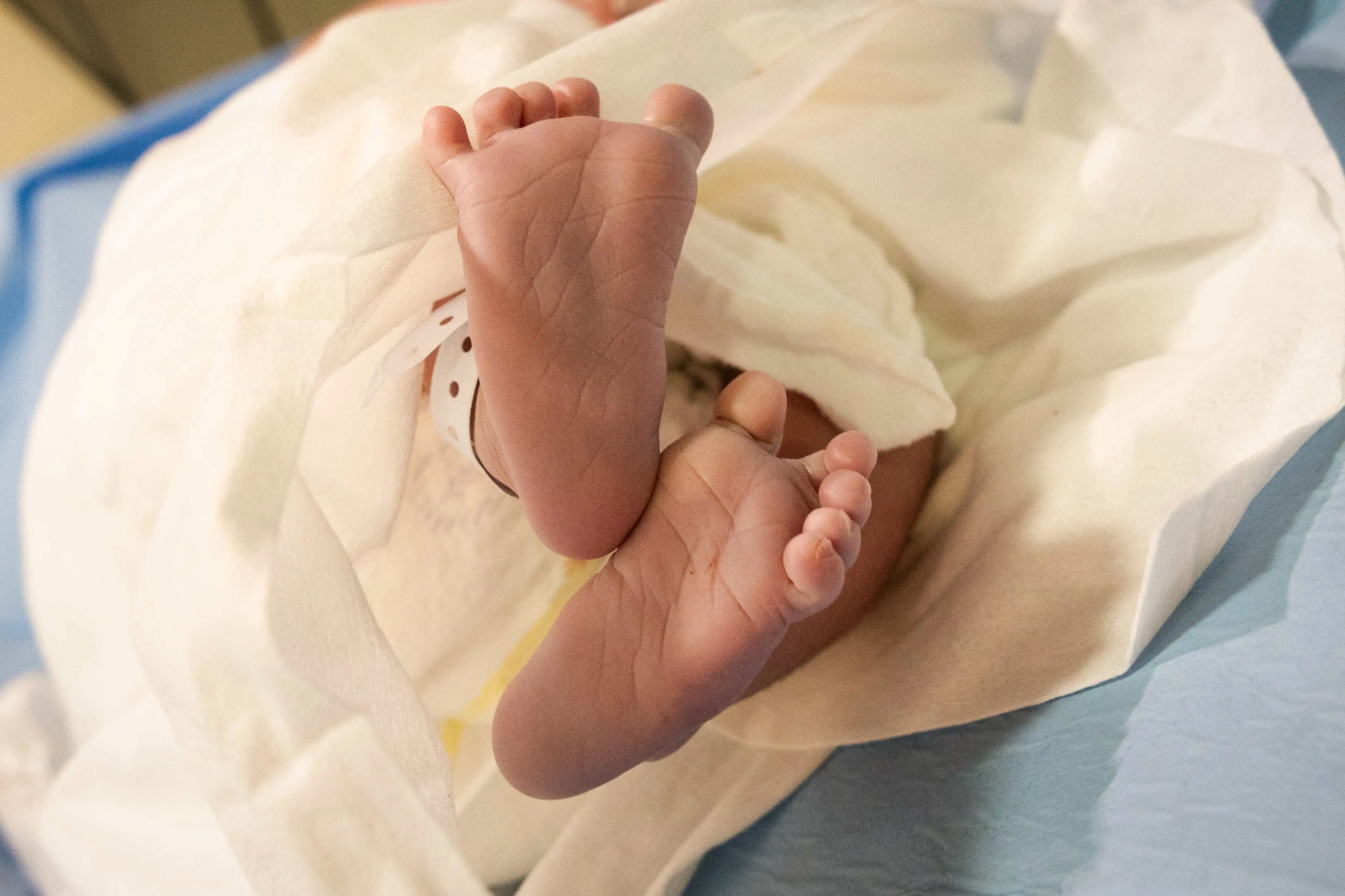 Pés do pequeno Miguel