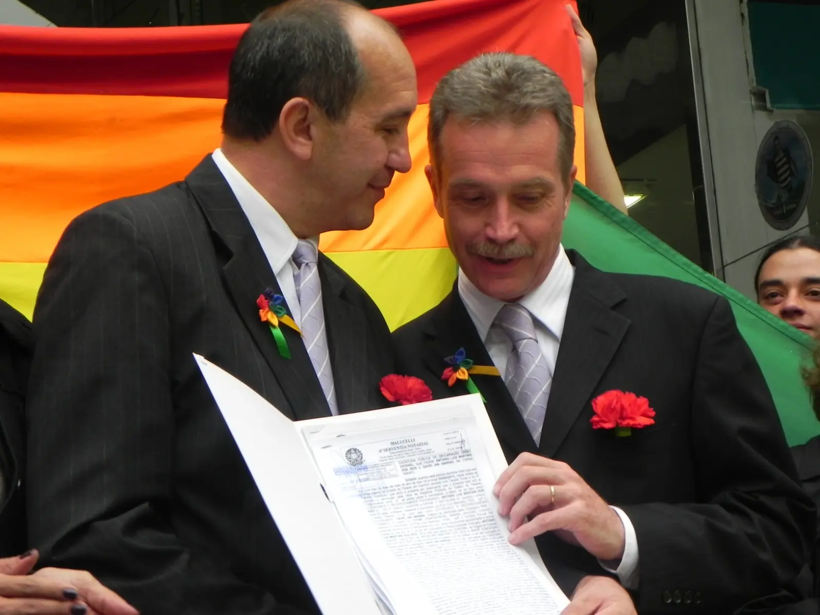 A história sendo feita pelas mãos de Toni e David: casal formaliza união após decisão do Supremo Tribunal Federal