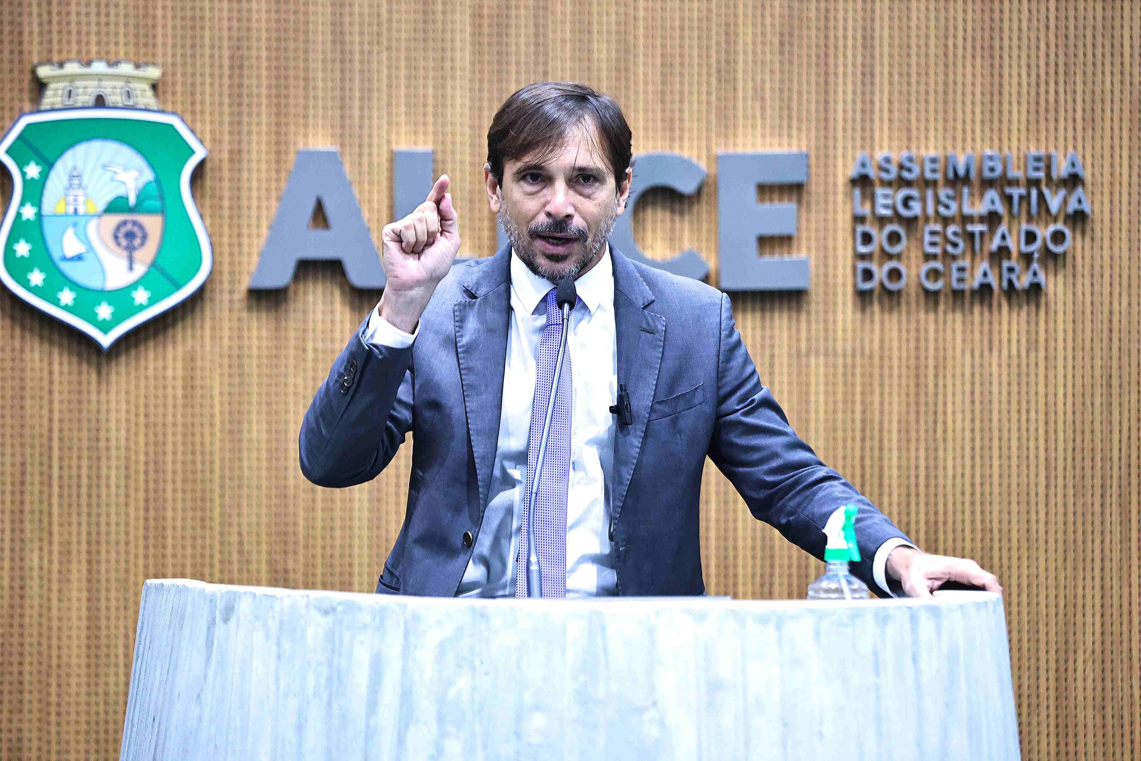 Guilherme Sampaio é líder do Governo Elmano e fez críticas à postura da oposição diante da crise da segurança pública do Ceará