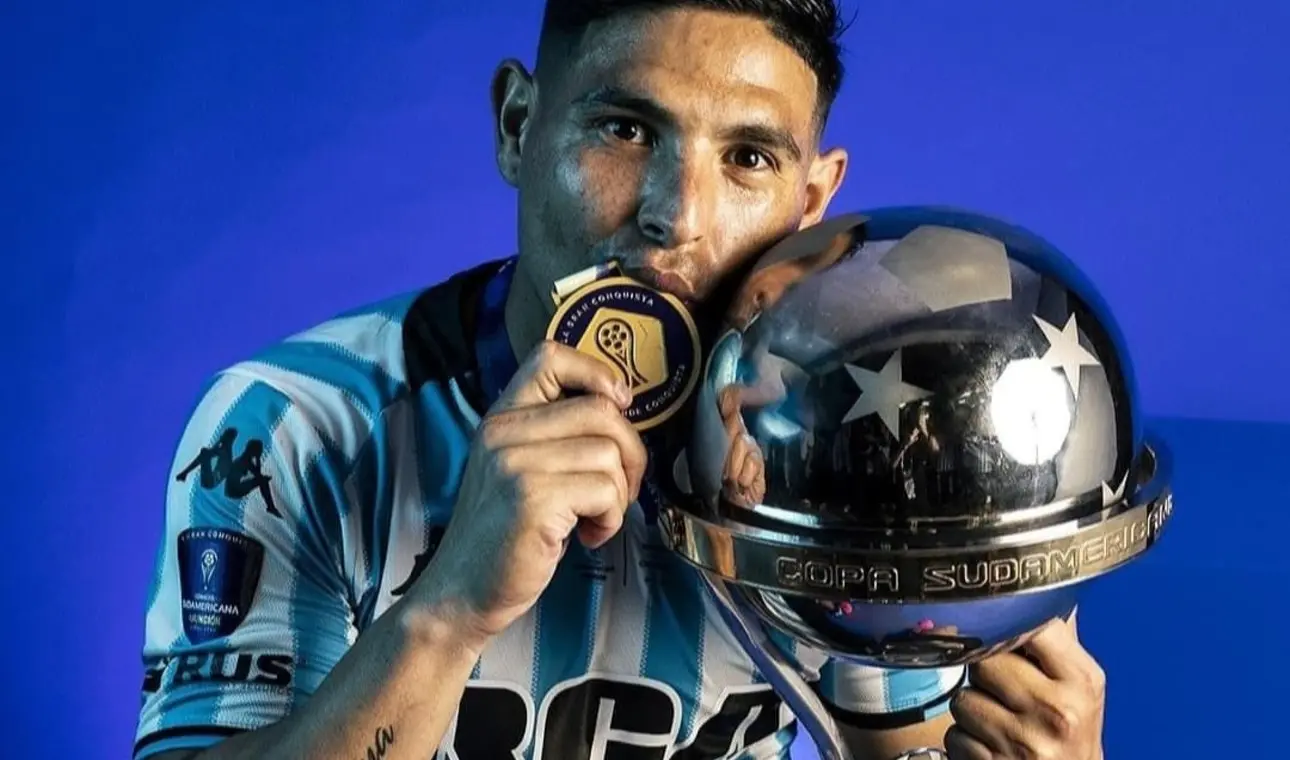 Maxi Salas em ação pelo Racing