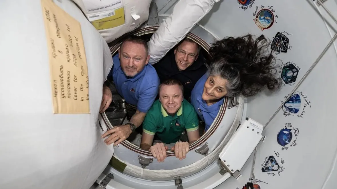 Astronautas da Nasa iniciam trajeto de retorno à Terra