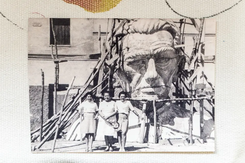 Assunção entre duas amigas acompanhando a construção da estátua de Padre Cícero