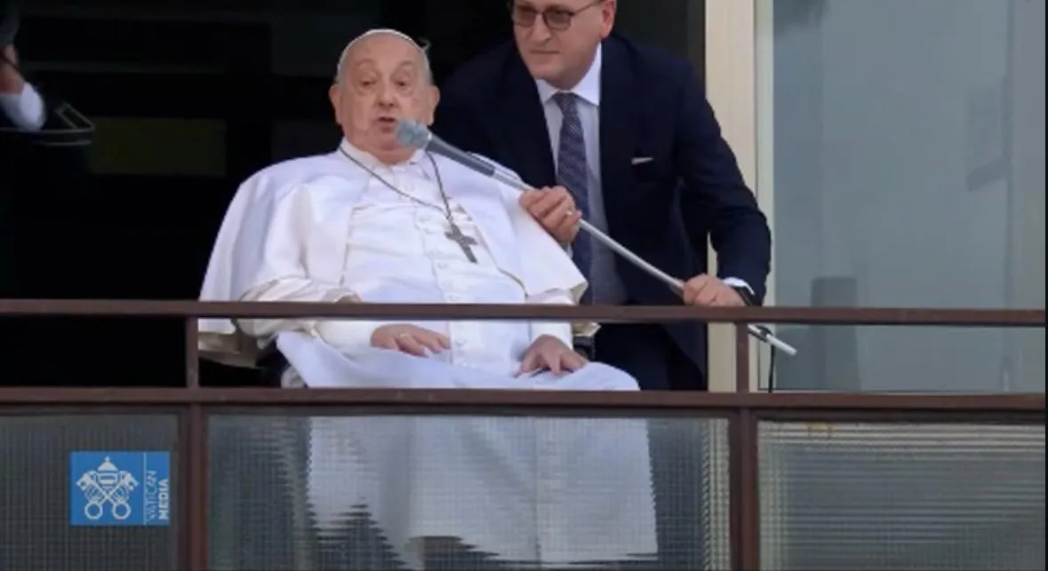 Papa Francisco na sacada do Hospital Gemelli, em Roma