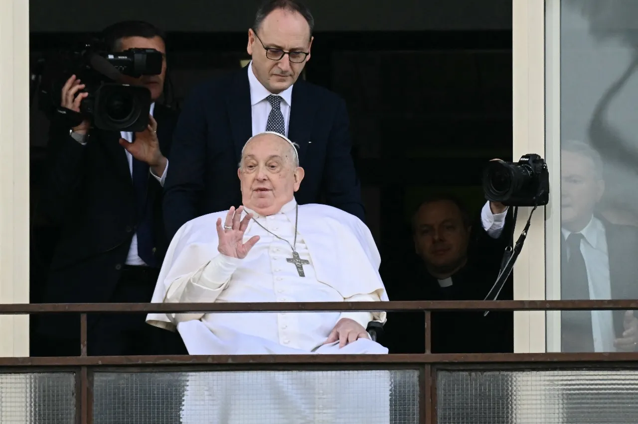 Papa Francisco na sacada do Hospital Gemelli, em Roma