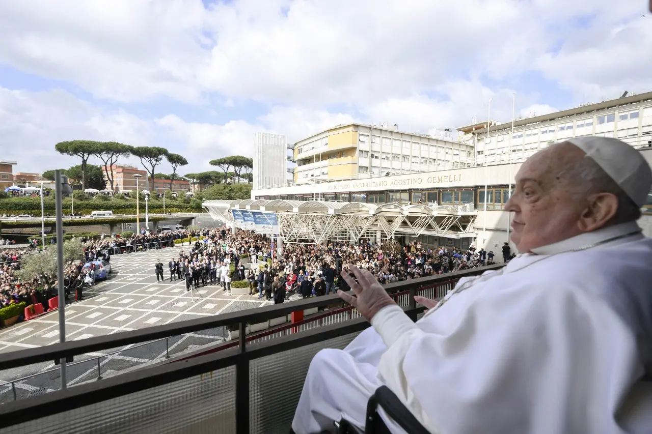 Papa Francisco na sacada do Hospital Gemelli, em Roma