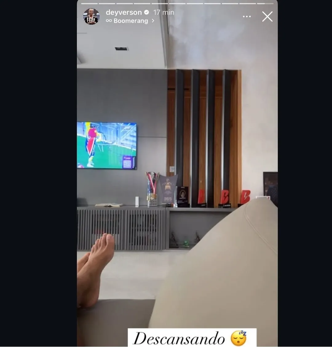 Jogador postou no story do Instragram acompanhando o jogo entre Ceará e Fortaleza, no último sábado (22)