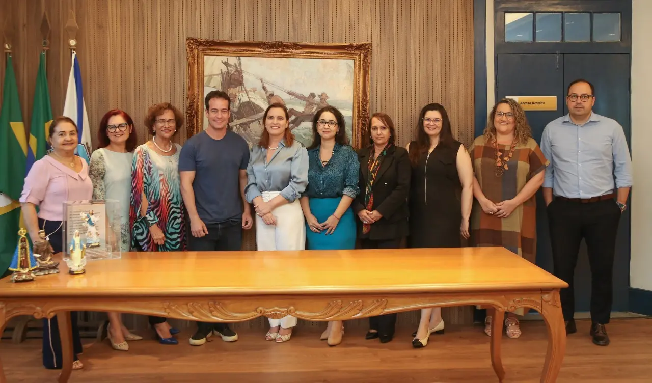 Júlio Brizzi, primeira-dama Cristiane Leitão e representantes do BID