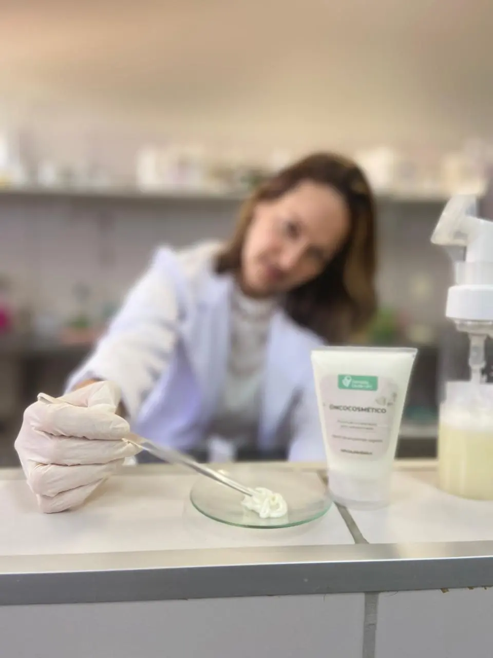 Cientista da UFC Tamara Gonçalves desenvolve cosmético inédito com 95% de eficácia para pacientes em tratamento contra o câncer