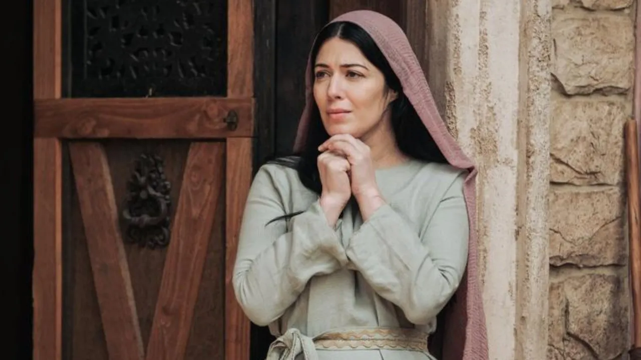 Elizabeth Tabish vive Maria Madalena.