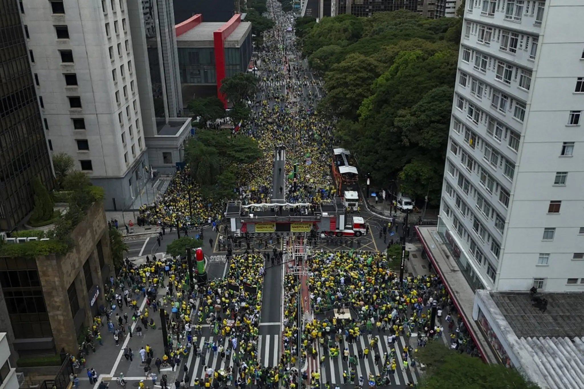 Vista aérea da manifestação pró-anistia realizada no domingo, 6 de abril de 2025, na Avenida Paulista, em São Paulo