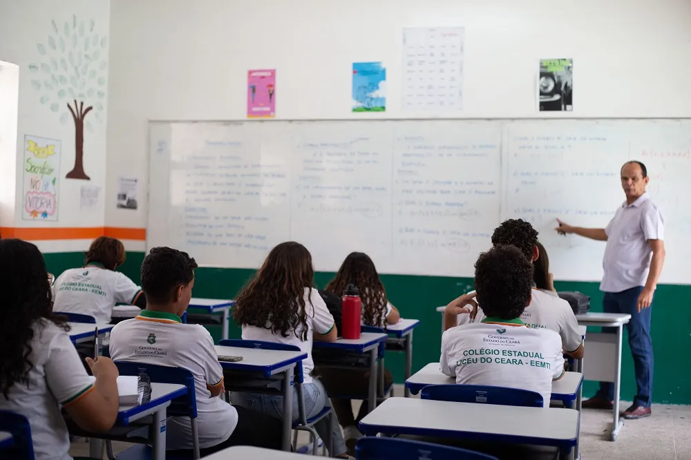 A rede pública do Ceará foi a 6º no Brasil com maior acréscimo de estudantes no Ensino Médio no primeiro ano de vigência do Programa Pé-de-Meia, uma espécie de poupança estudantil destinada a alunos pobres