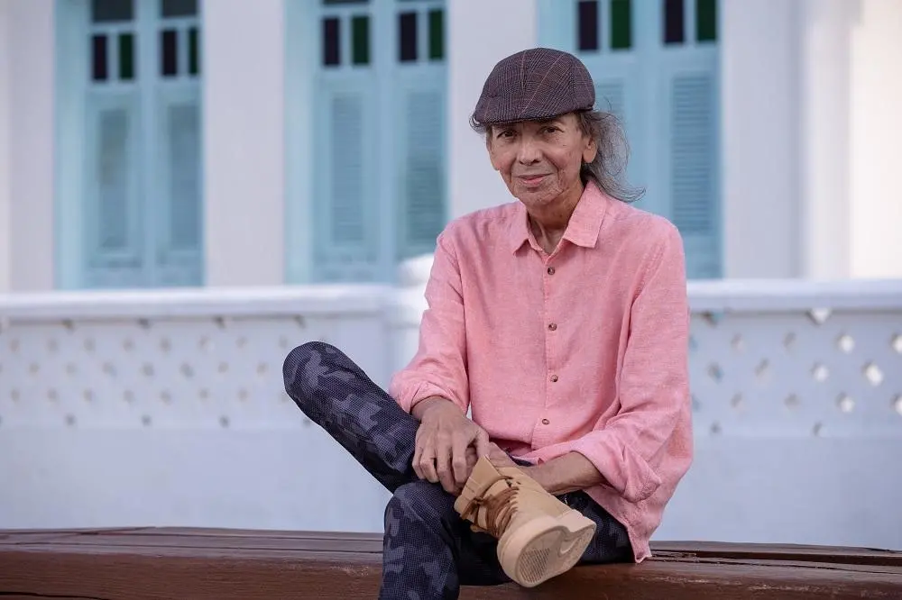 Na imagem, o cantor e compositor Ednardo no Estoril, na Praia de Iracema
