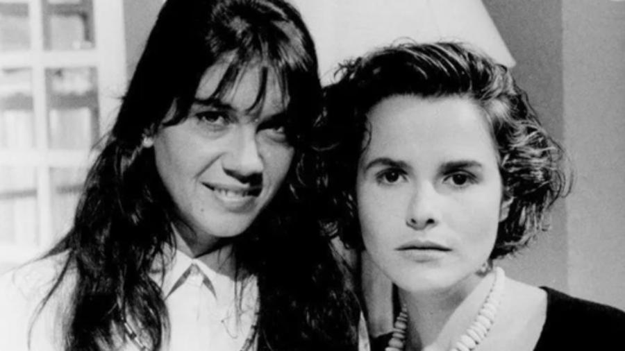 Romance entre personagens femininas marcou época na versão original