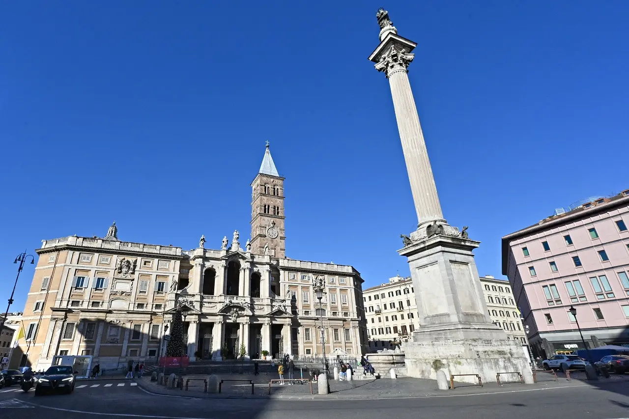 vista da igreja Santa Maria Maggiore, em roma, onde o papa francisco deve ser sepultado