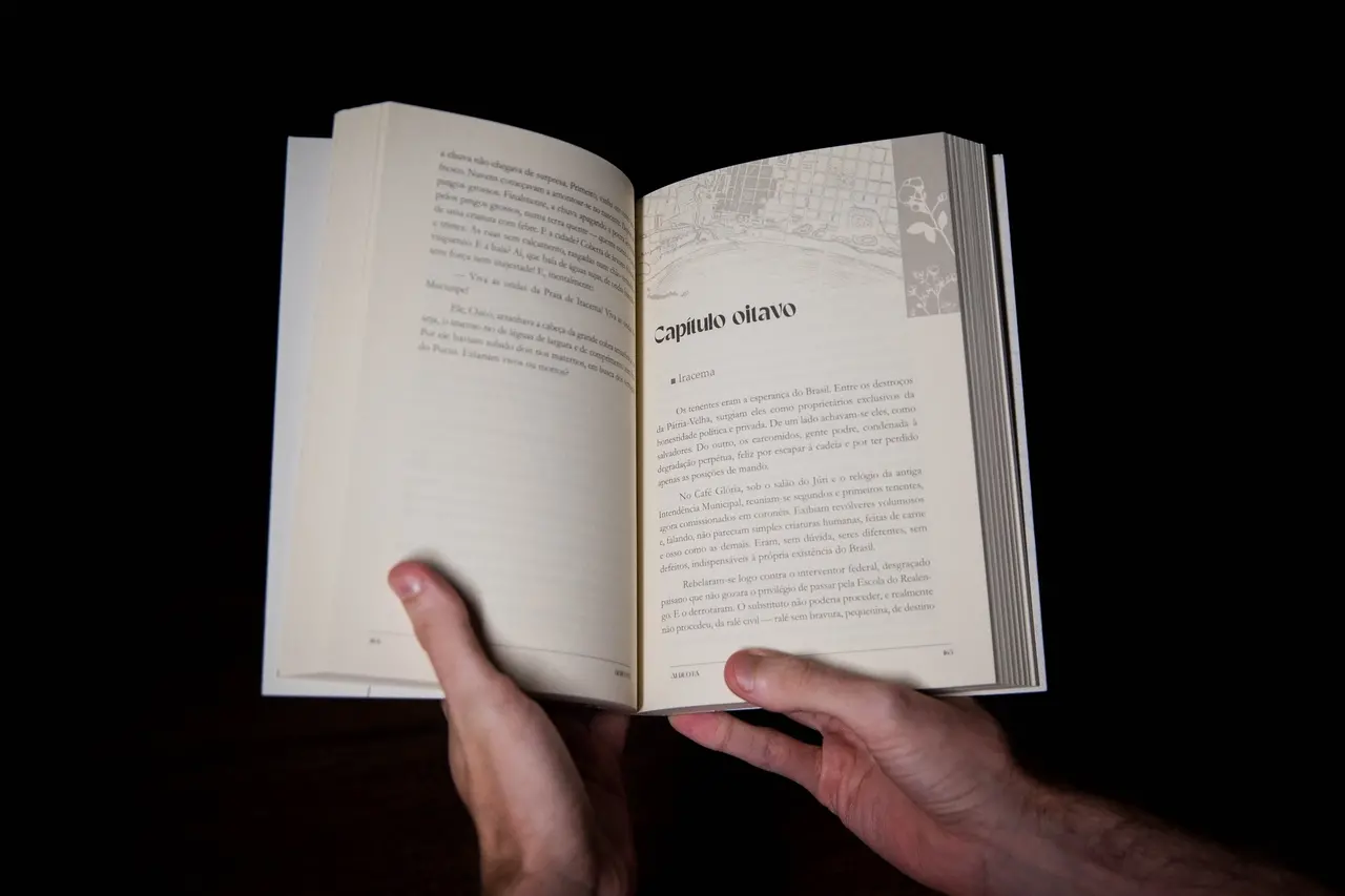 Com 16 capítulos, glossário, perfil do autor e dois posfácios, reedição de Aldeota pela Editora UFC tem 407 páginas