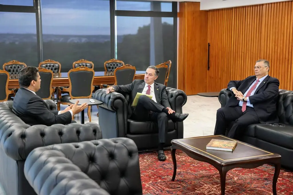 Presidente do STF e ministro Dino se reúnem com presidente do Congresso, o senador Davi Alcolumbre