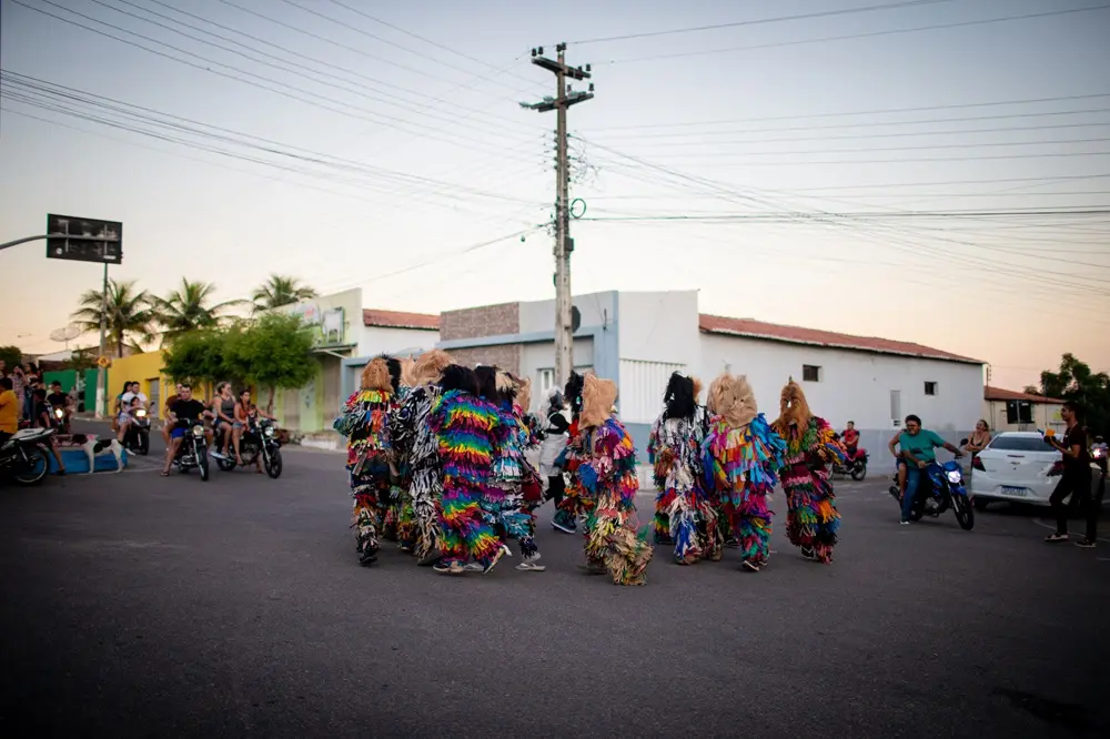 Na imagem, brincantes dos Caretas em Saboeiro