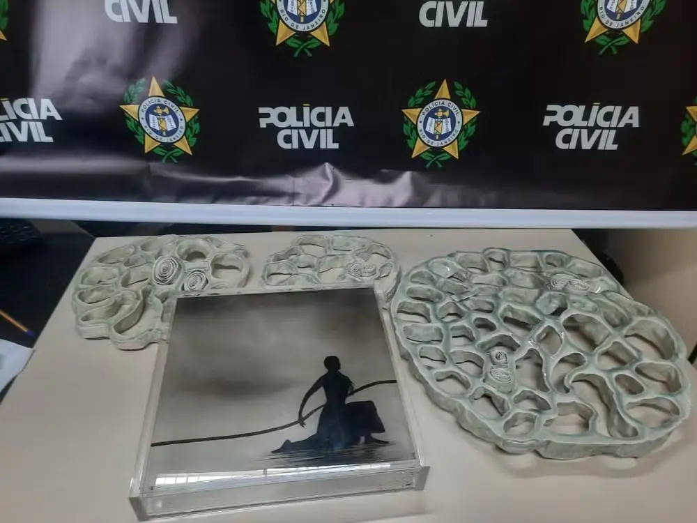 Três esculturas em cerâmica e um quadro foram encontrados na casa do empresário