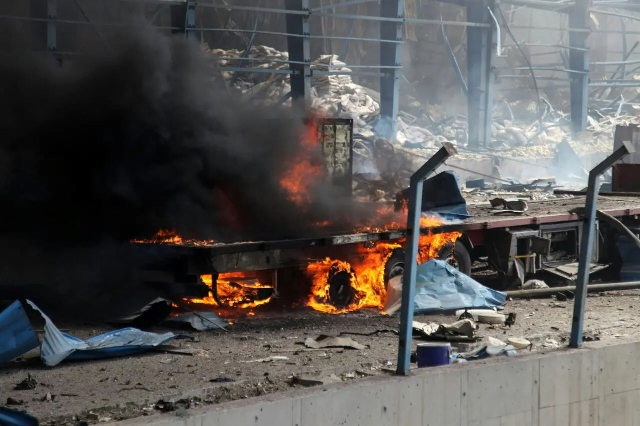 Destroços de explosão do Porto Shahid Rajaee no Irã, que deixou cinco mortos