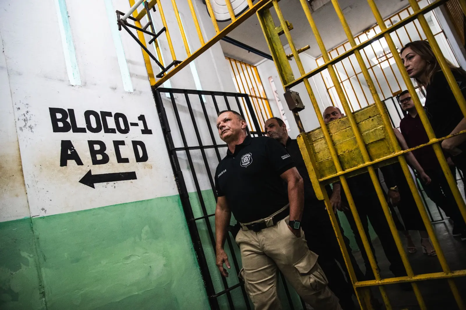 Secretário Mauro Albuquerque visita presídio no Ceará