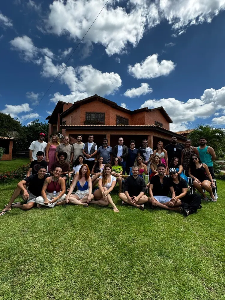 Na imagem, equipe da série 