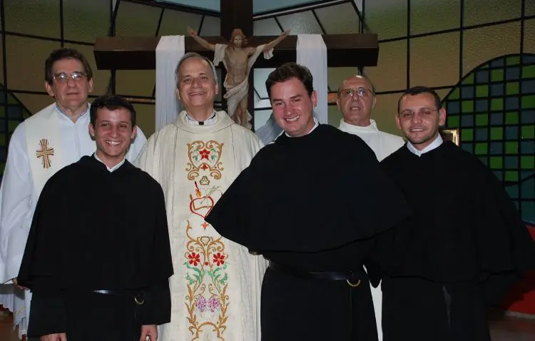 foto de encontro de papa Leão XIV com líderes religiosos no Brasil, em 2012