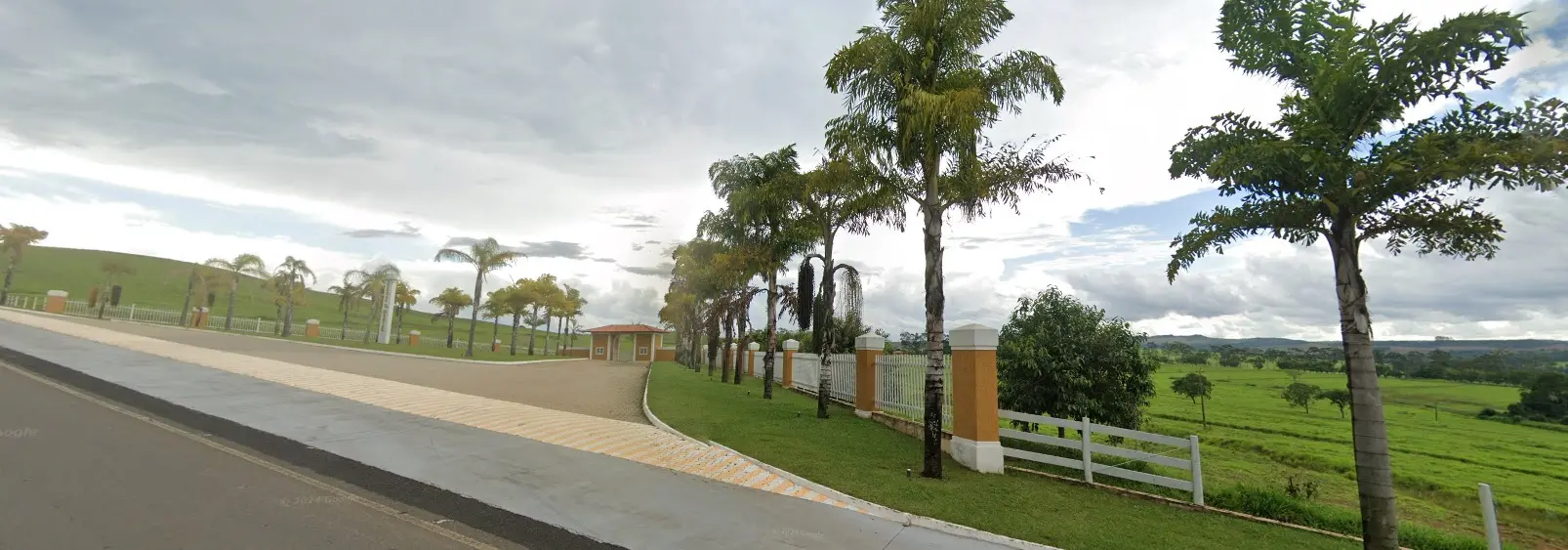 Entrada principal da propriedade do parlamentar em Goiás
