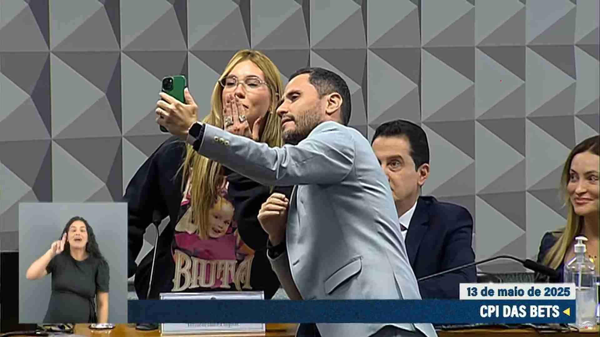 Senador Cleitinho Azevedo (Republicanos-MG) tem reação para pedir para tirar uma foto com a influenciadora Virginia Fonseca durante CPI das Bets