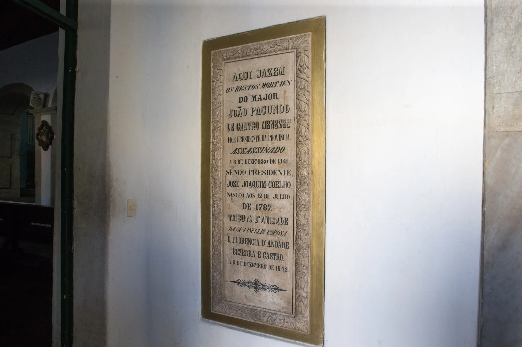 Indicação do túmulo de Major Facundo