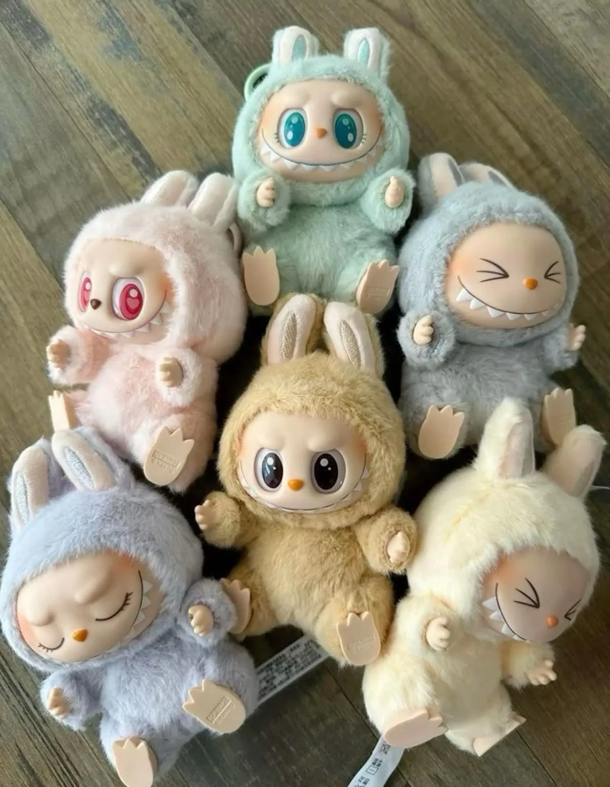 Forma mais comum se usar um labubu é como chaveiro