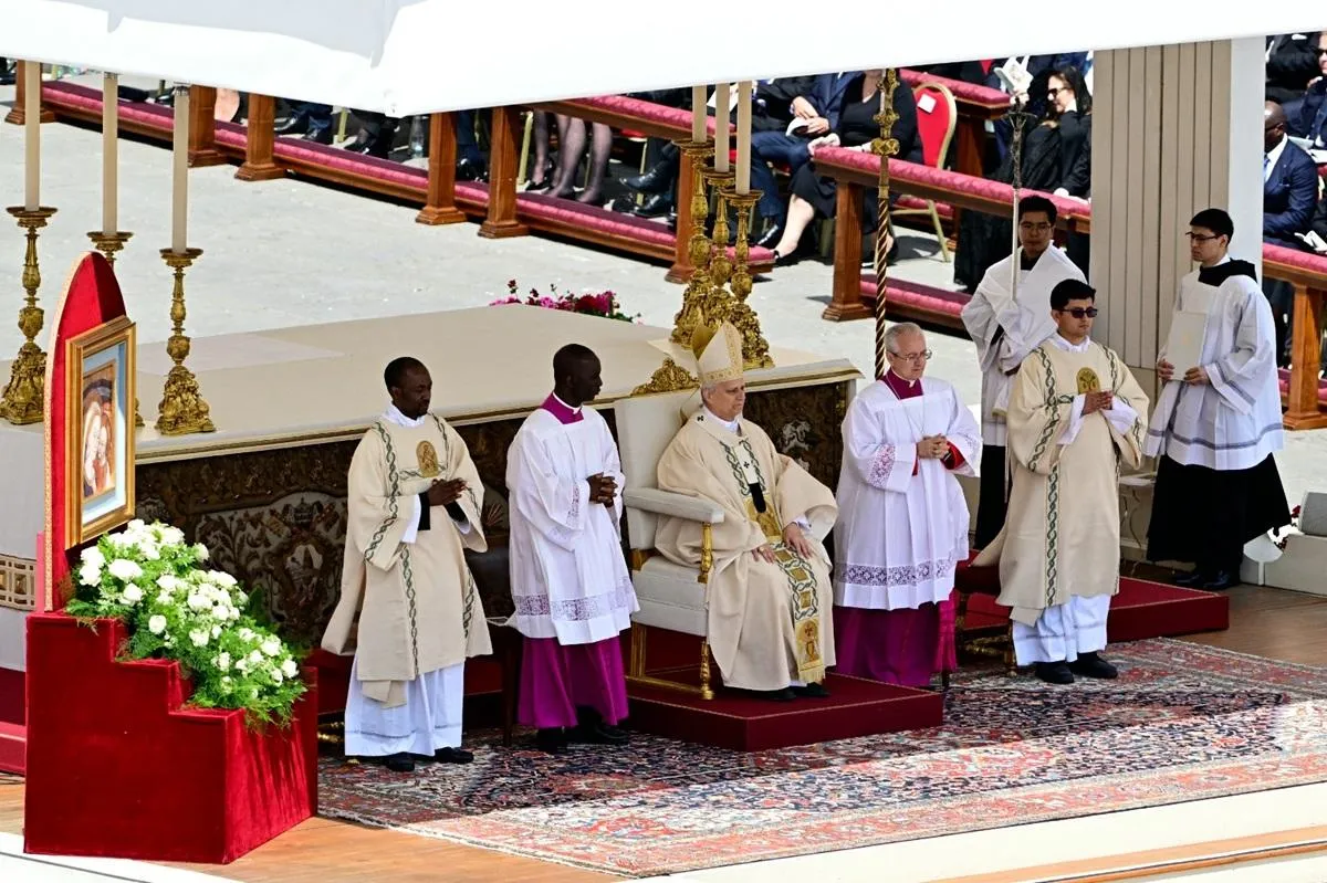 Missa marca início de pontificado de Papa Leão XIV