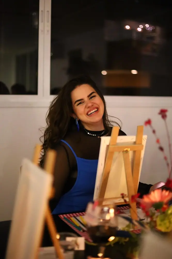 Na imagem, Letícia Benevides, fundadora da Pincelê