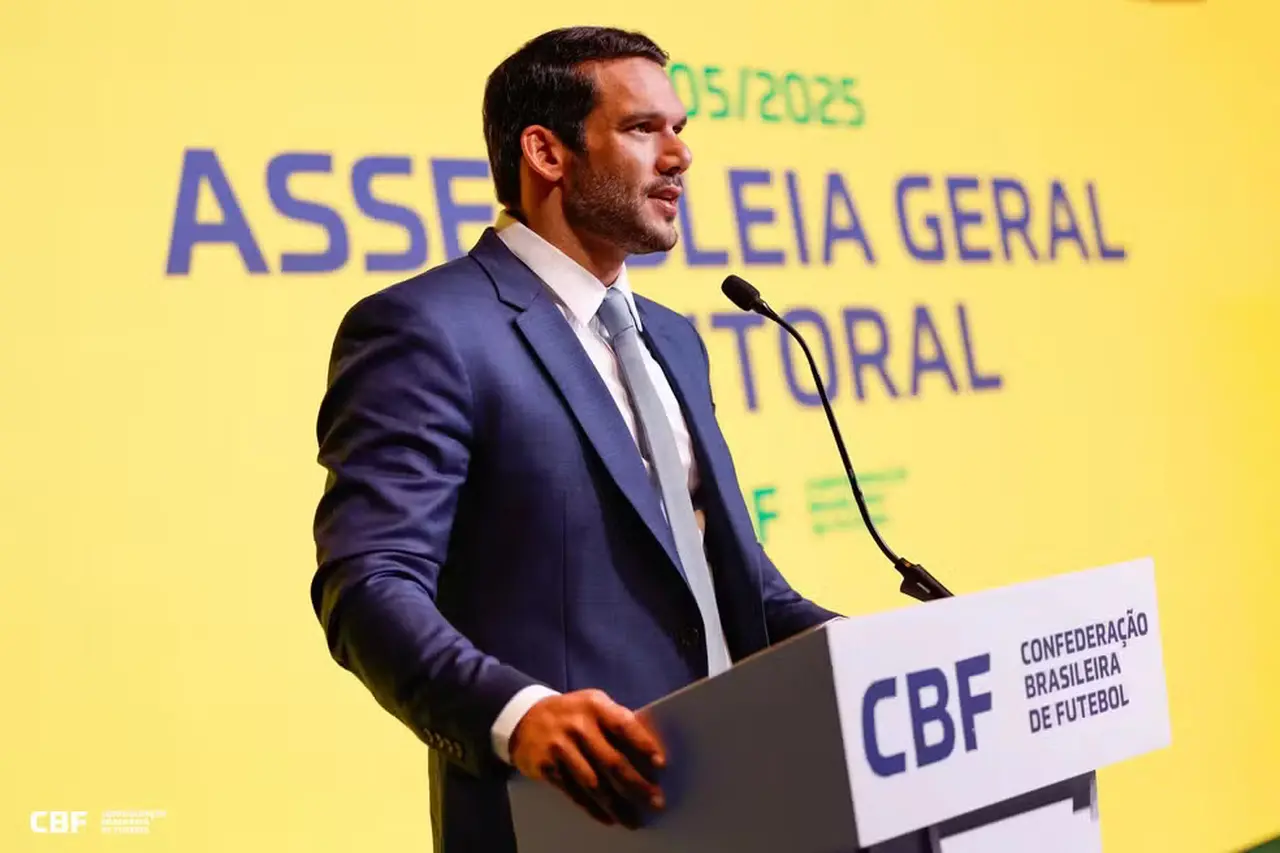 Samir Xaud em discurso após se tornar o novo presidente da CBF