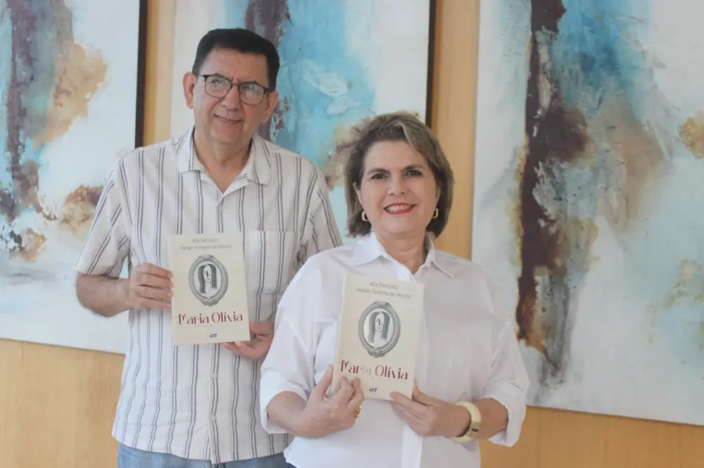 Na imagem, os autores do livro 