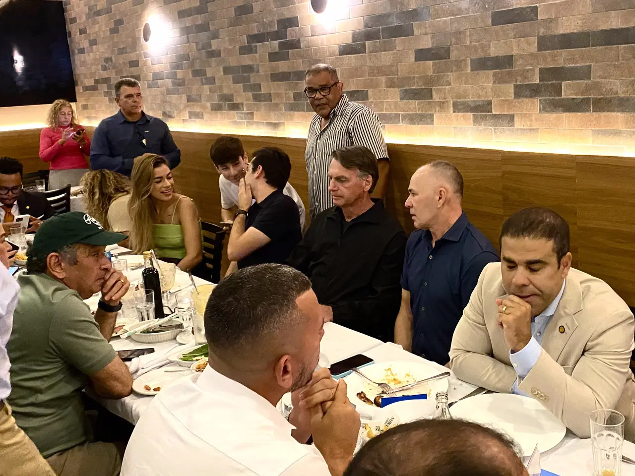 Bolsonaro durante almoço com aliados em Fortaleza nesta quinta-feira (29)