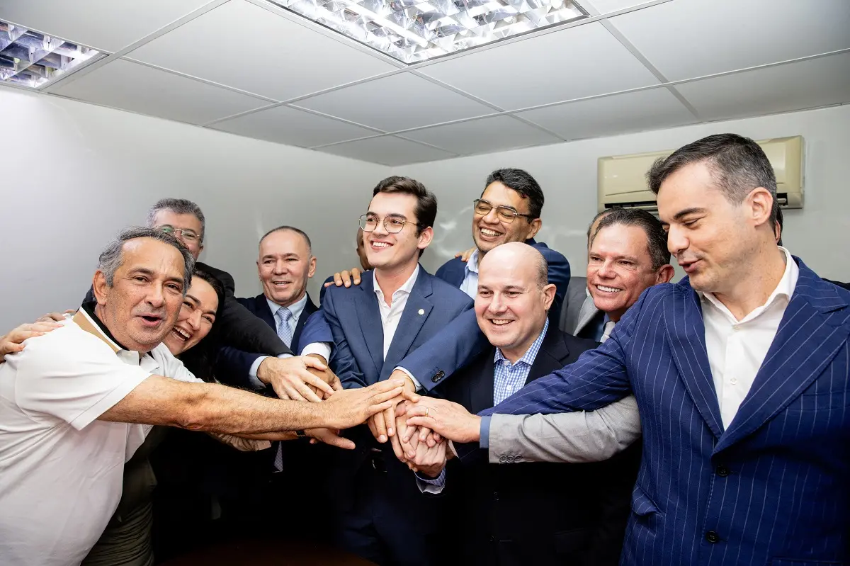 Roberto Cláudio em café da manhã da oposição na Assembleia Legislativa do Ceará