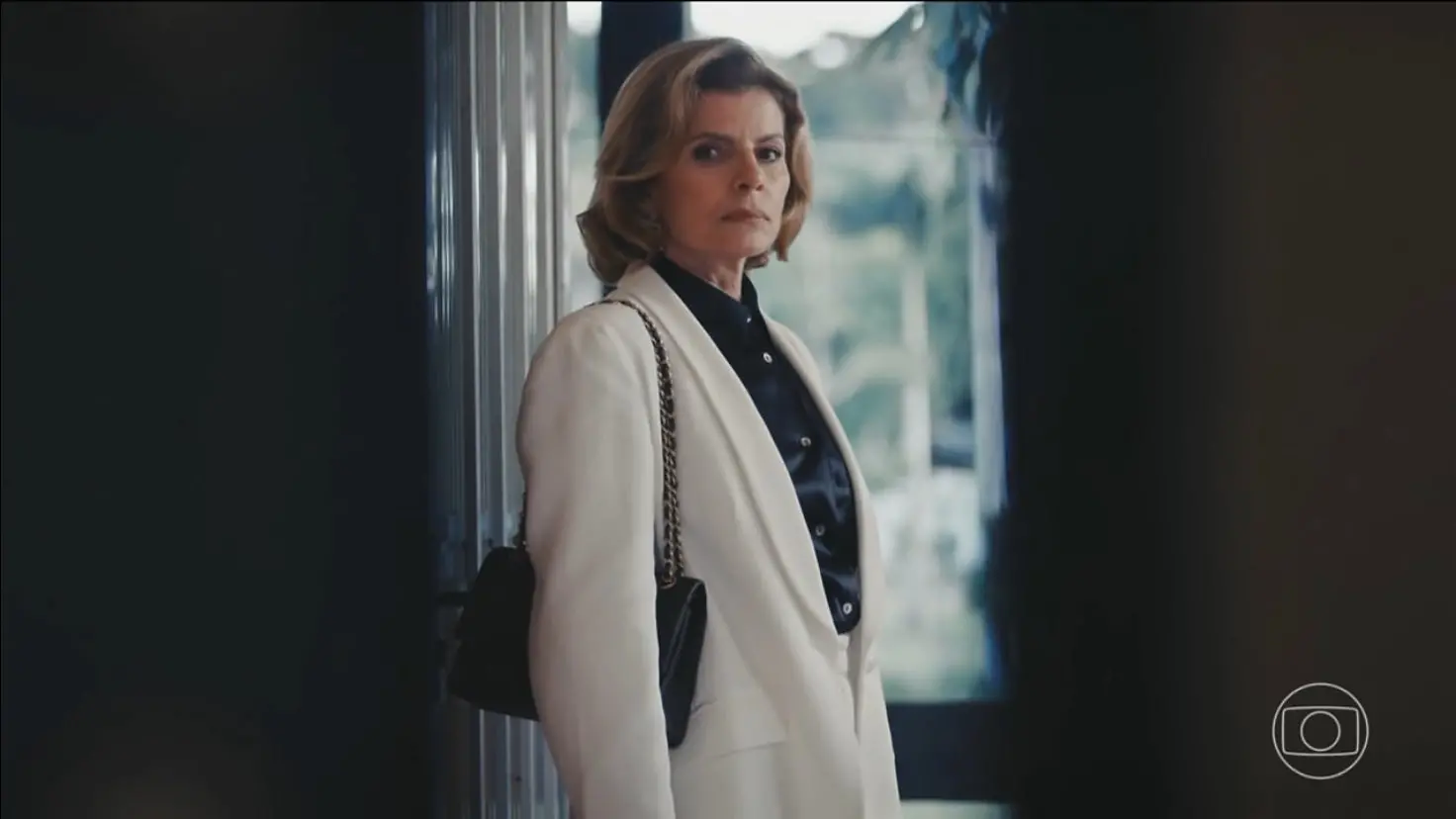 Cena de Vale Tudo com Débora Bloch em destaque