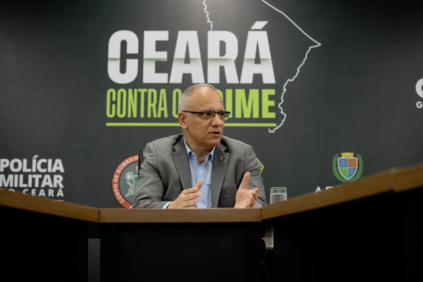Foto do secretário da Segurança Pública e Defesa Social do Ceará, Roberto Sá, em entrevista ao Diário do Nordeste