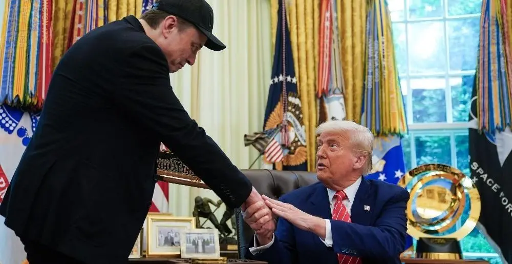 Donald Trump com Elon Musk no Salão Oval da Casa Branca para matéria onde bilionário cita arquivos Epstein
