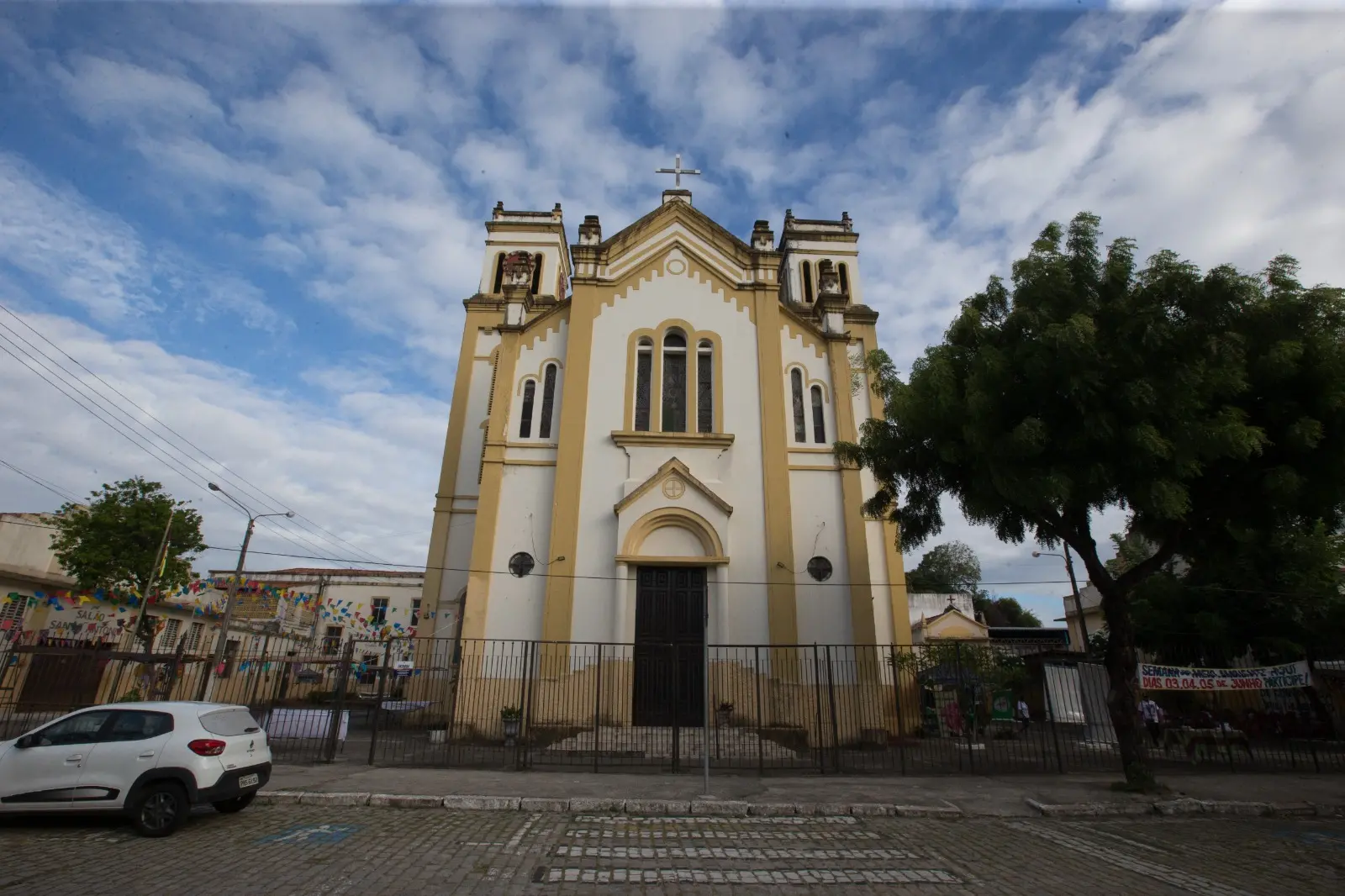 Fachada de igreja católica em Fortaleza