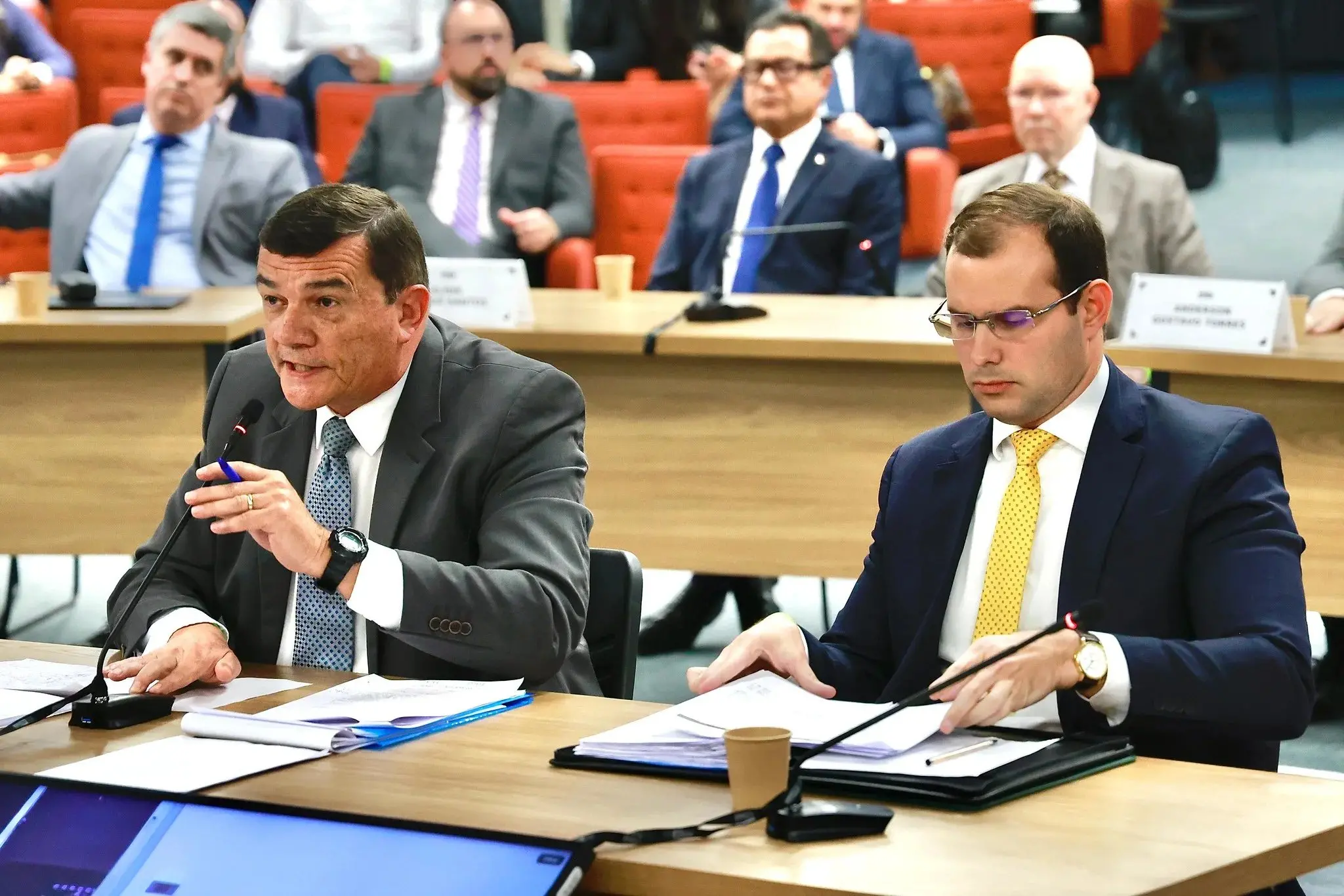 Cearense Paulo Sérgio Nogueira de Oliveira, ex-ministro da Defesa, ao lado de seu advogado durante depoimento ao STF