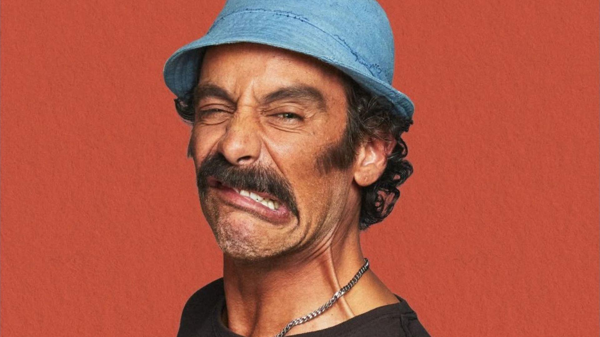 Miguel Islas caracterizado como Seu Madruga