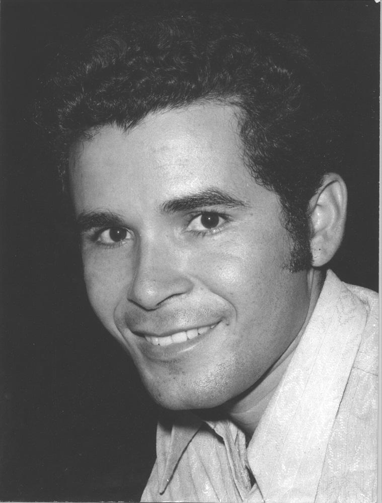 Na imagem, o escritor cearense Cláudio Aguiar aos 25 anos de idade, no ano de 1969