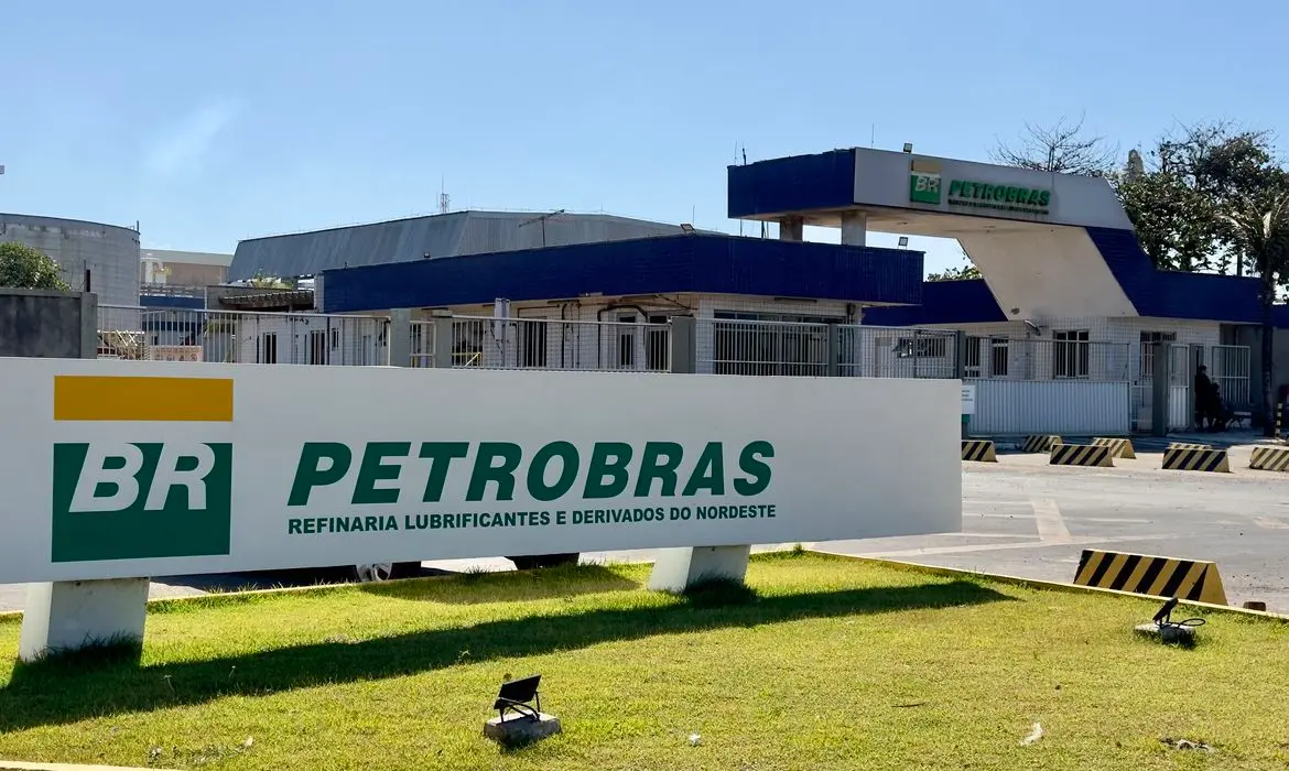 Entrada da Lubnor, refinaria da Petrobras no Mucuripe, em Fortaleza
